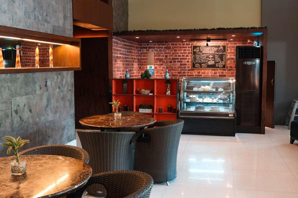 The B Hotel Alabang Muntinlupa City Restoran gambar